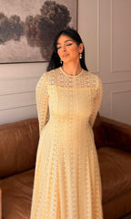 AMALIA : Robe longue en dentelle jaune beurre