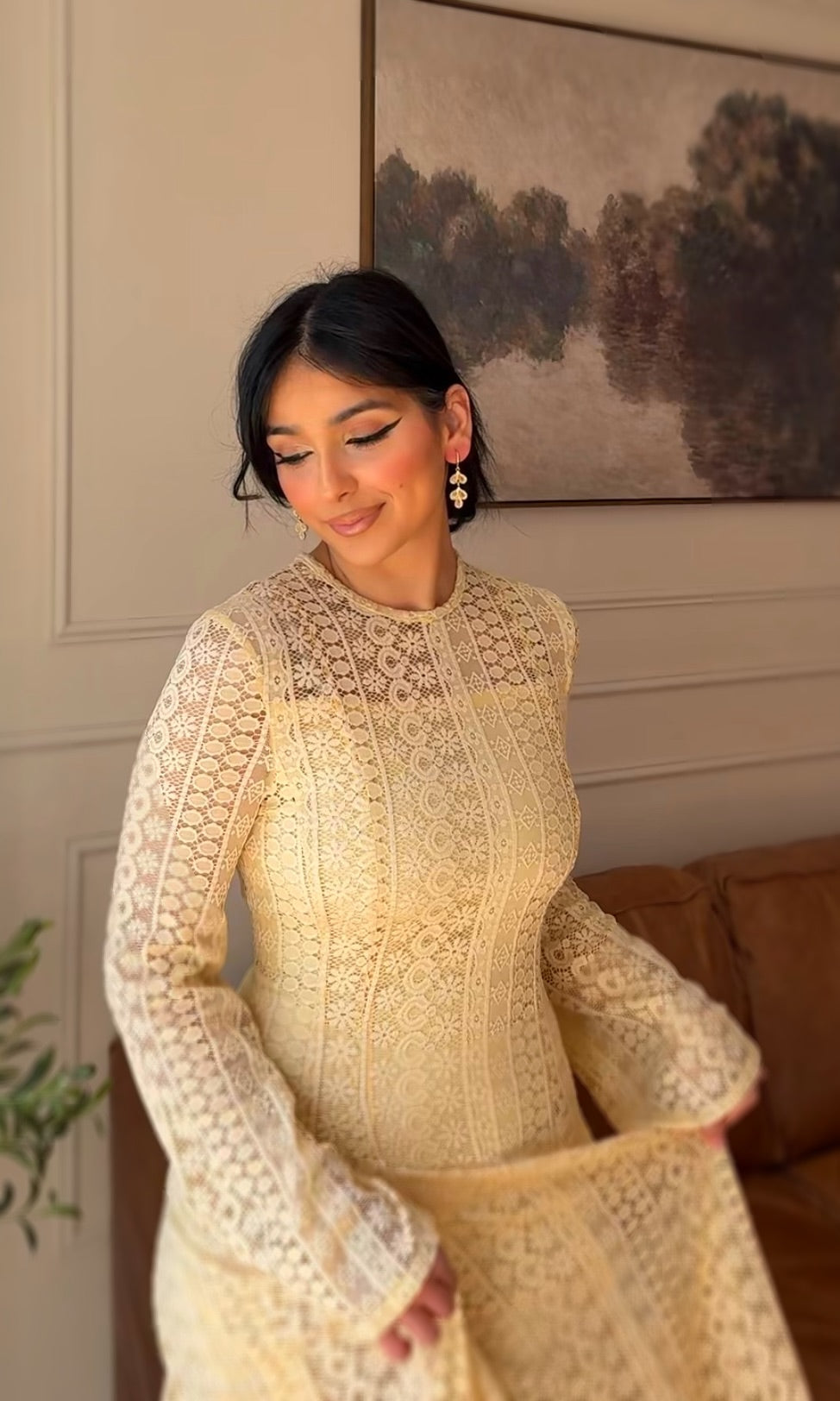 AMALIA : Robe longue en dentelle jaune beurre